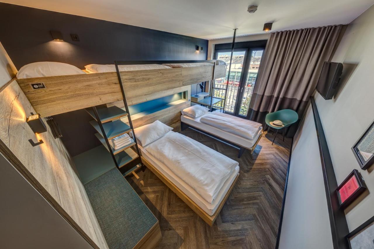 Superior Quadruple Room,912861925:JPEG